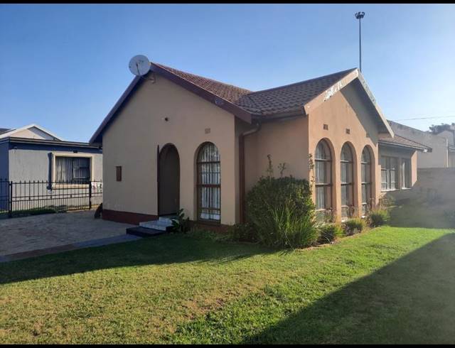 3 BEDROOM HOUSE FOR SALE IN SEBOKENG UNIT 3
